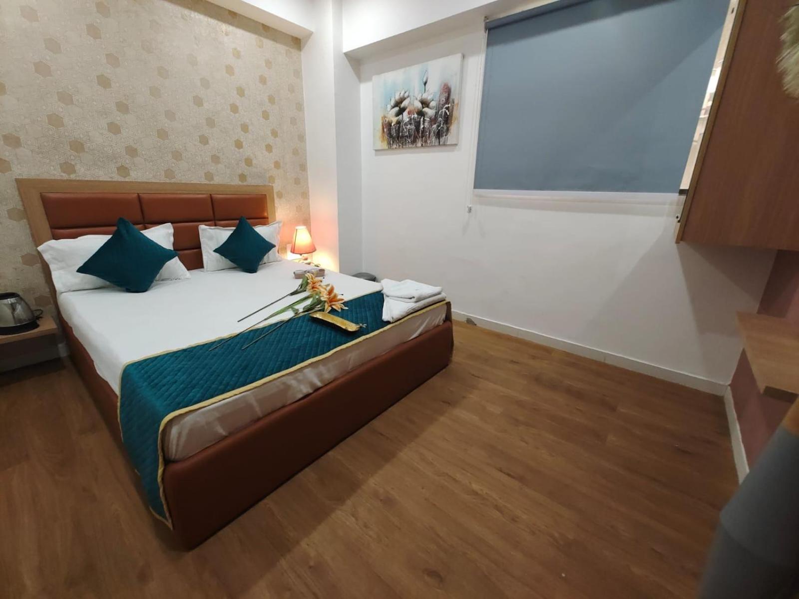 Hotel Prasang Surat Ngoại thất bức ảnh