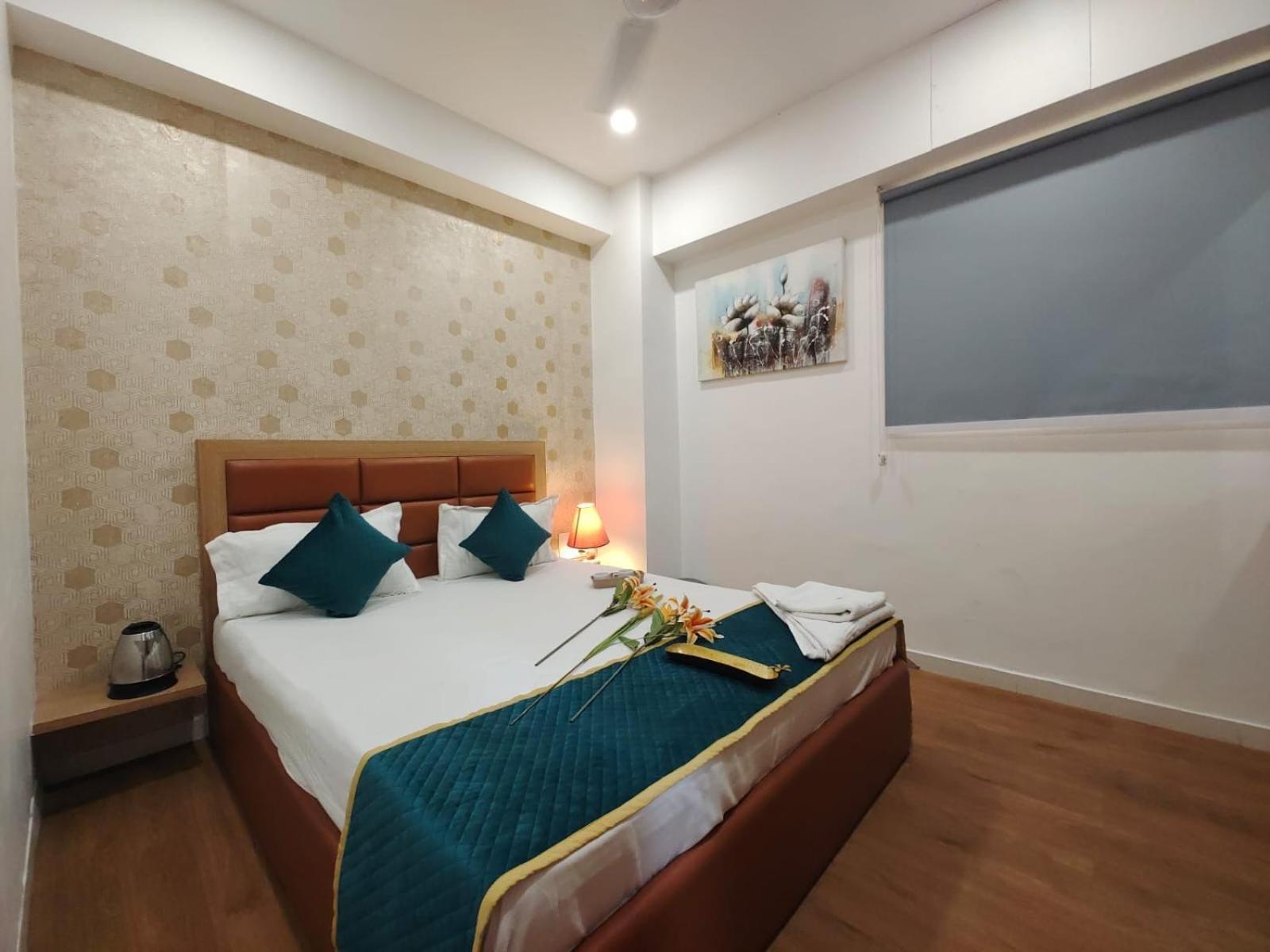 Hotel Prasang Surat Ngoại thất bức ảnh