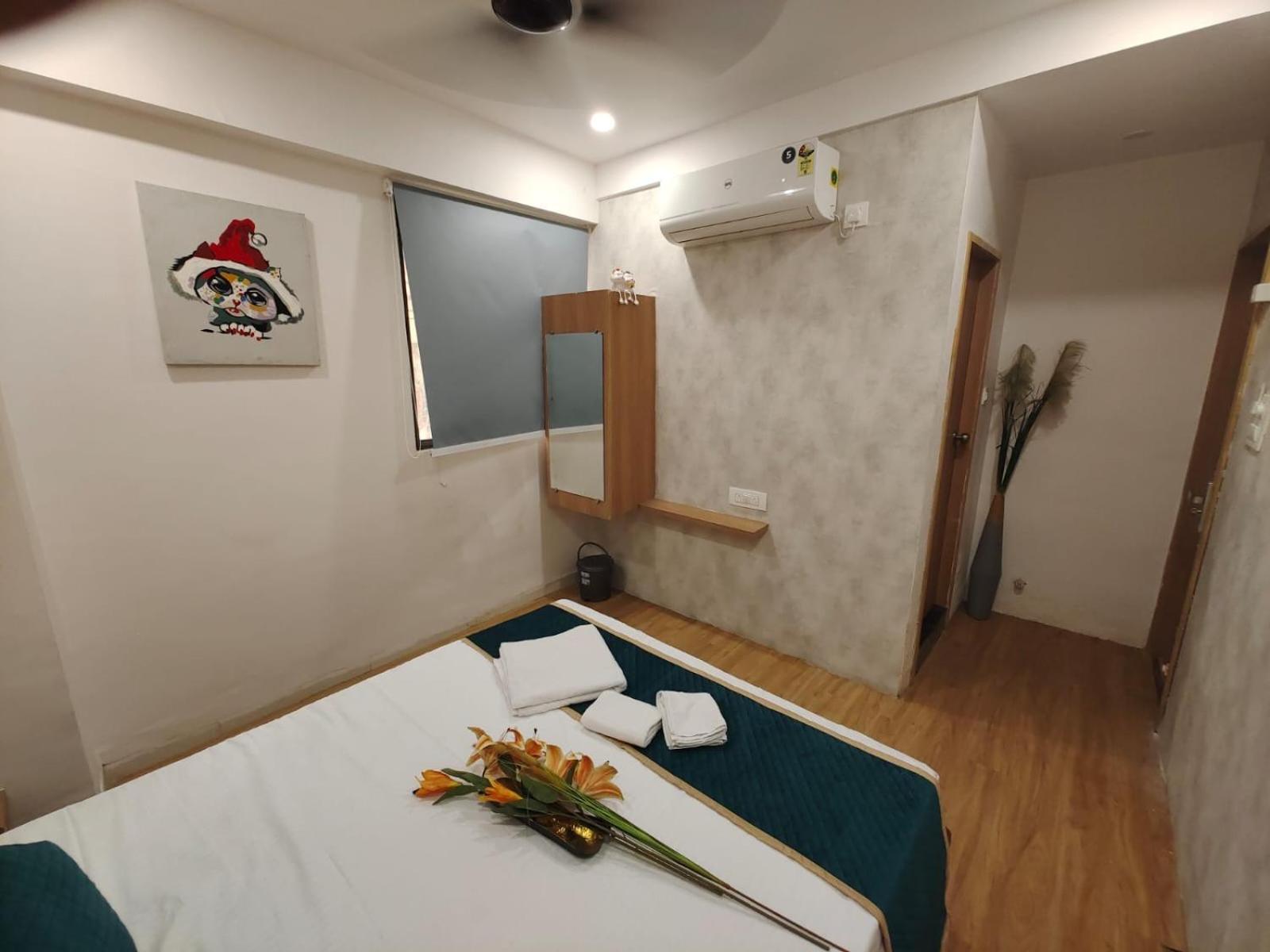 Hotel Prasang Surat Ngoại thất bức ảnh